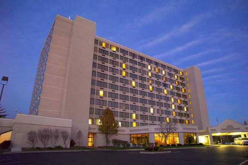 Hôtel Doubletree By Hilton St. Louis At Westport à Maryland Heights Extérieur photo